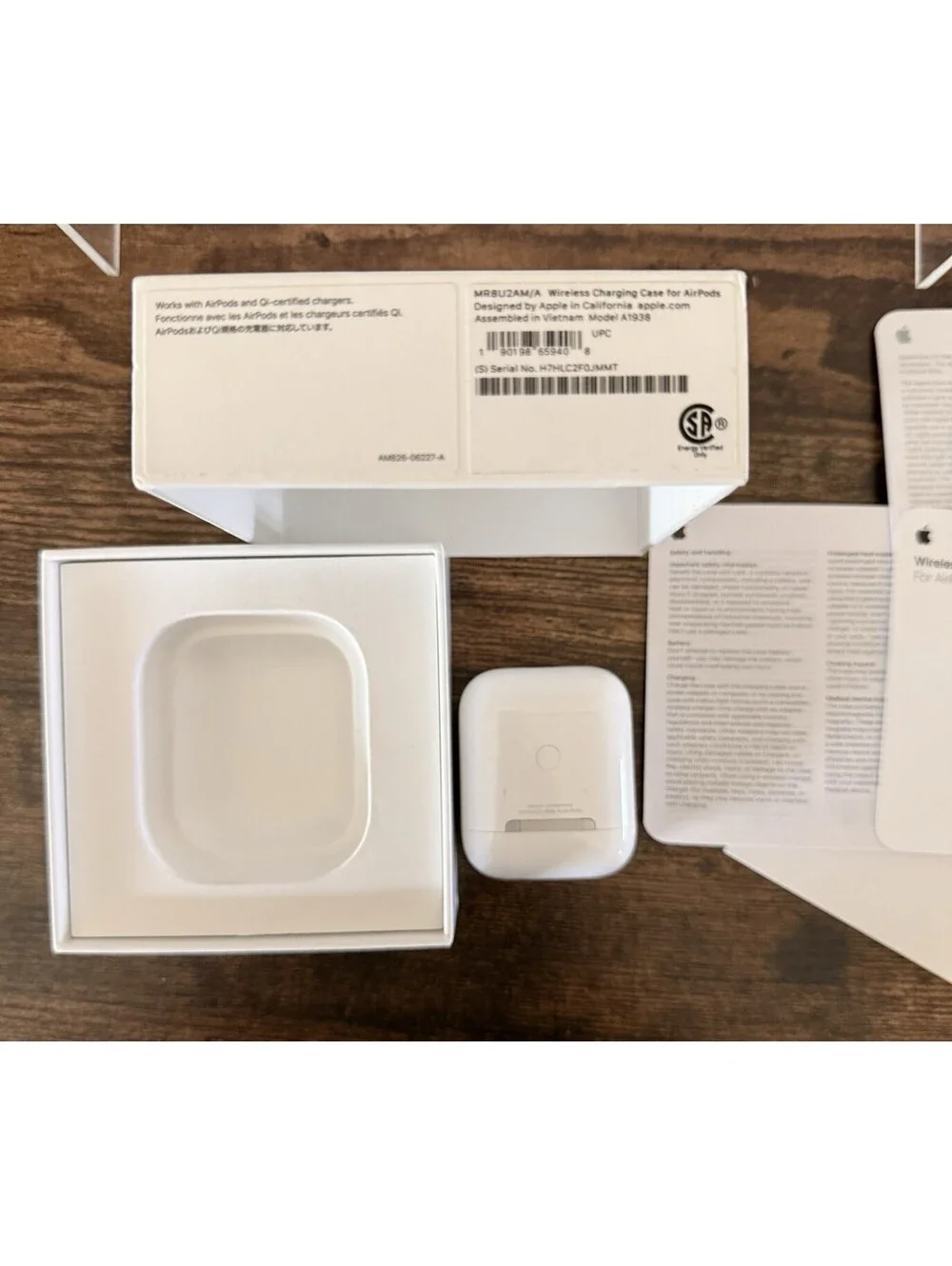 Apple Wireless Charging Case for AirPods 2nd Gen Compact White A1938 *No Charger